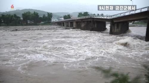 Bao Maysak nhan chim duong pho o Trieu Tien hinh anh