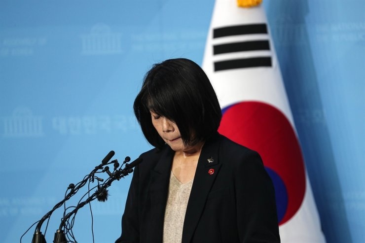 Nghi si Han bi to bien thu quy ho tro no le tinh duc thoi chien hinh anh