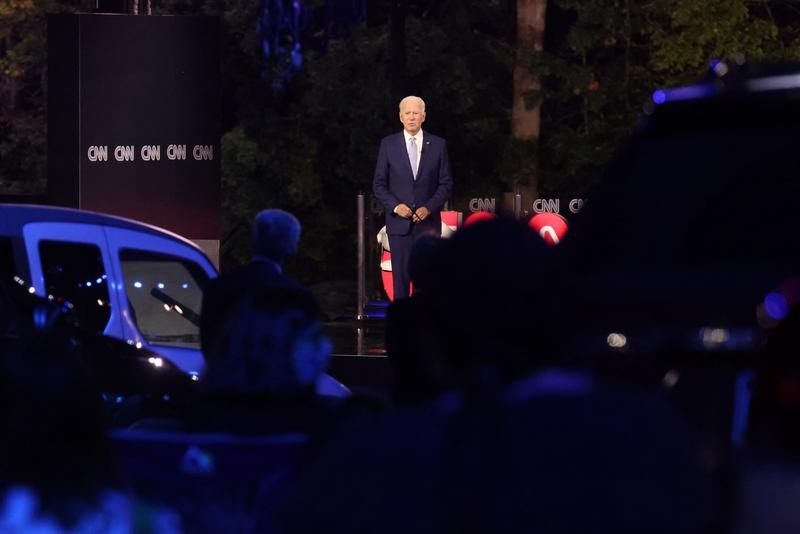 Biden noi Trump pham toi trong dai dich Covid-19 anh 1