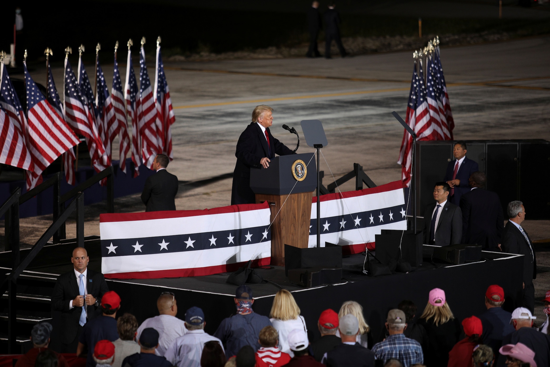 Tong thong Trump van dong tranh cu o Ohio anh 4