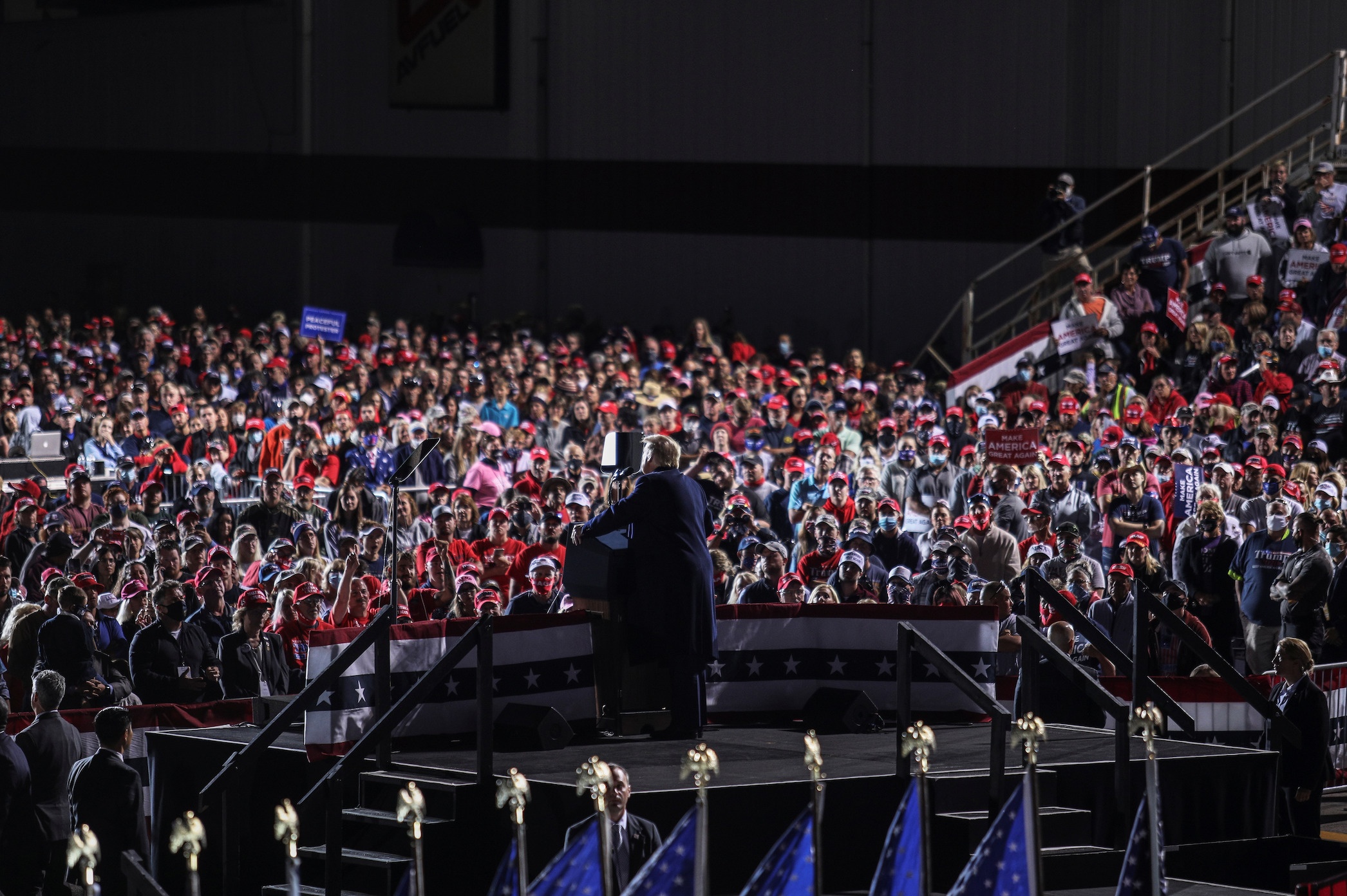 Tong thong Trump van dong tranh cu o Ohio anh 9