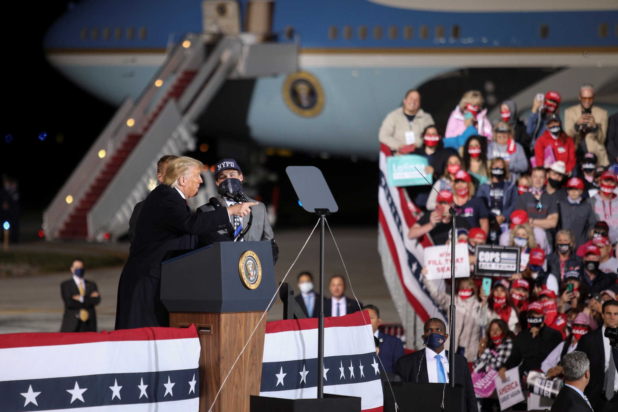 Tong thong Trump van dong tranh cu o Ohio anh 10