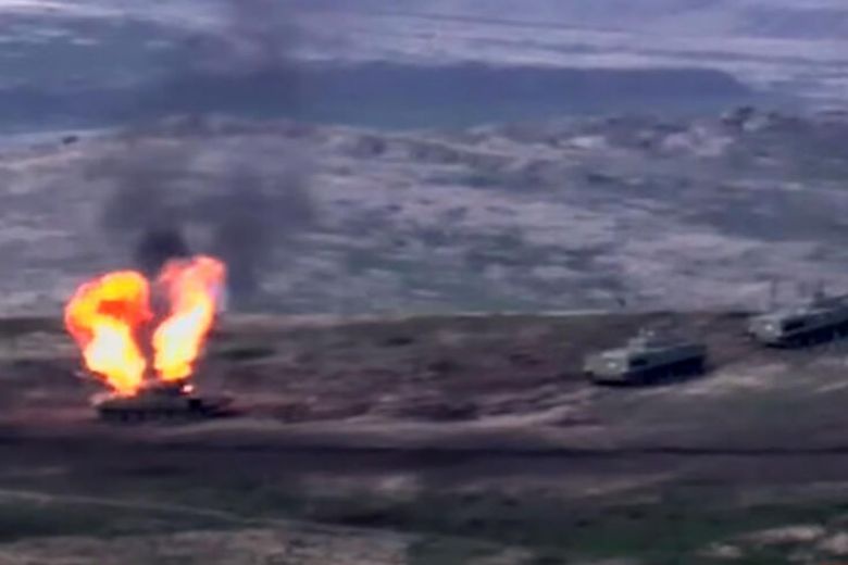 Armenia va Azerbaijan dung do, 10 xe tang bi ban ha hinh anh