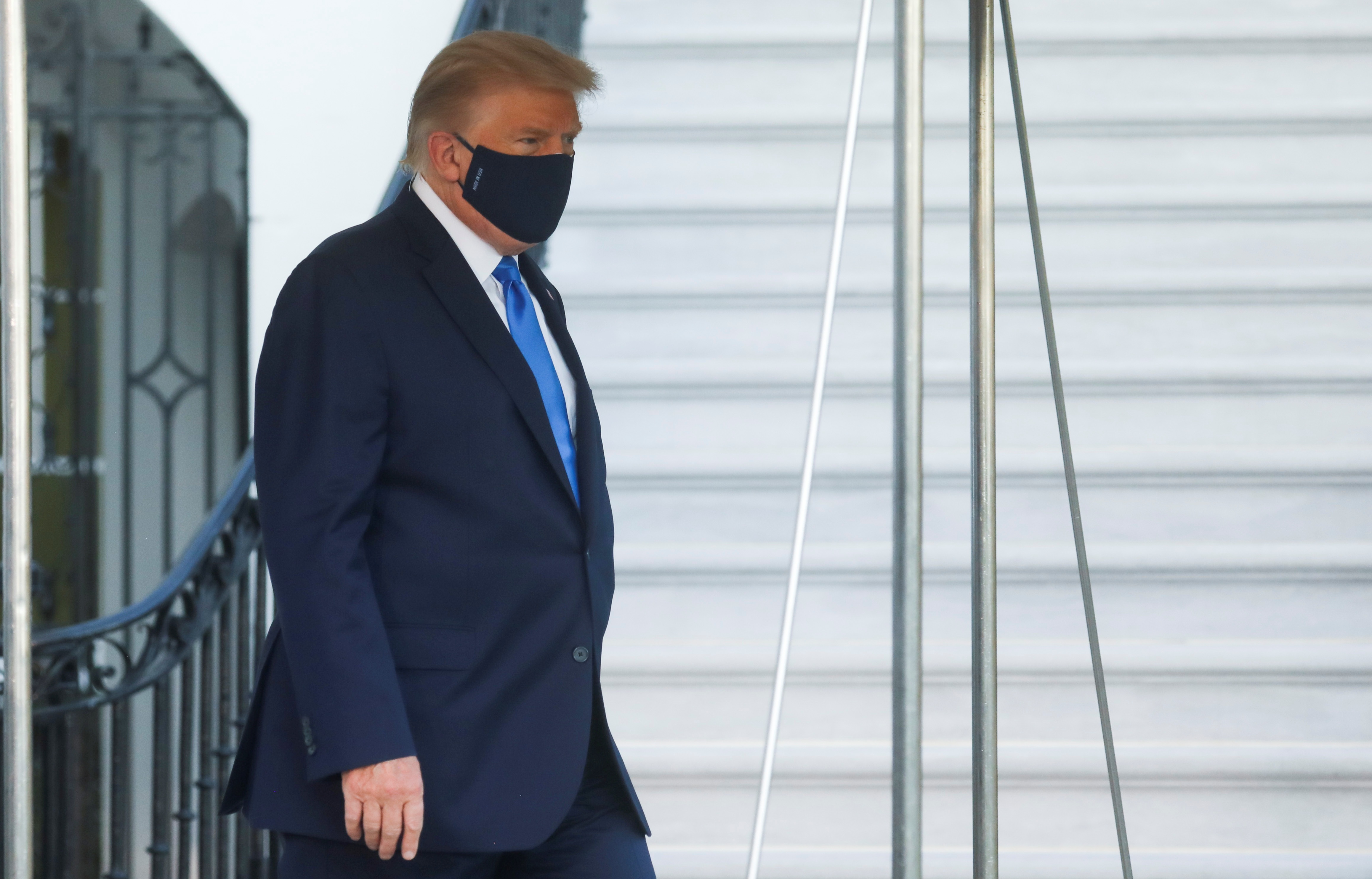 Tong thong Trump chua nam dem nao o benh vien anh 1