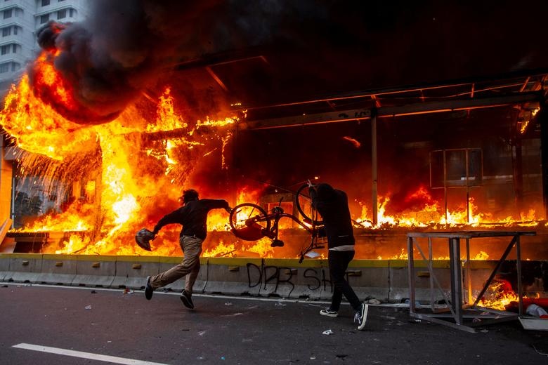 bieu tinh phan doi luat lao dong o Indonesia anh 2