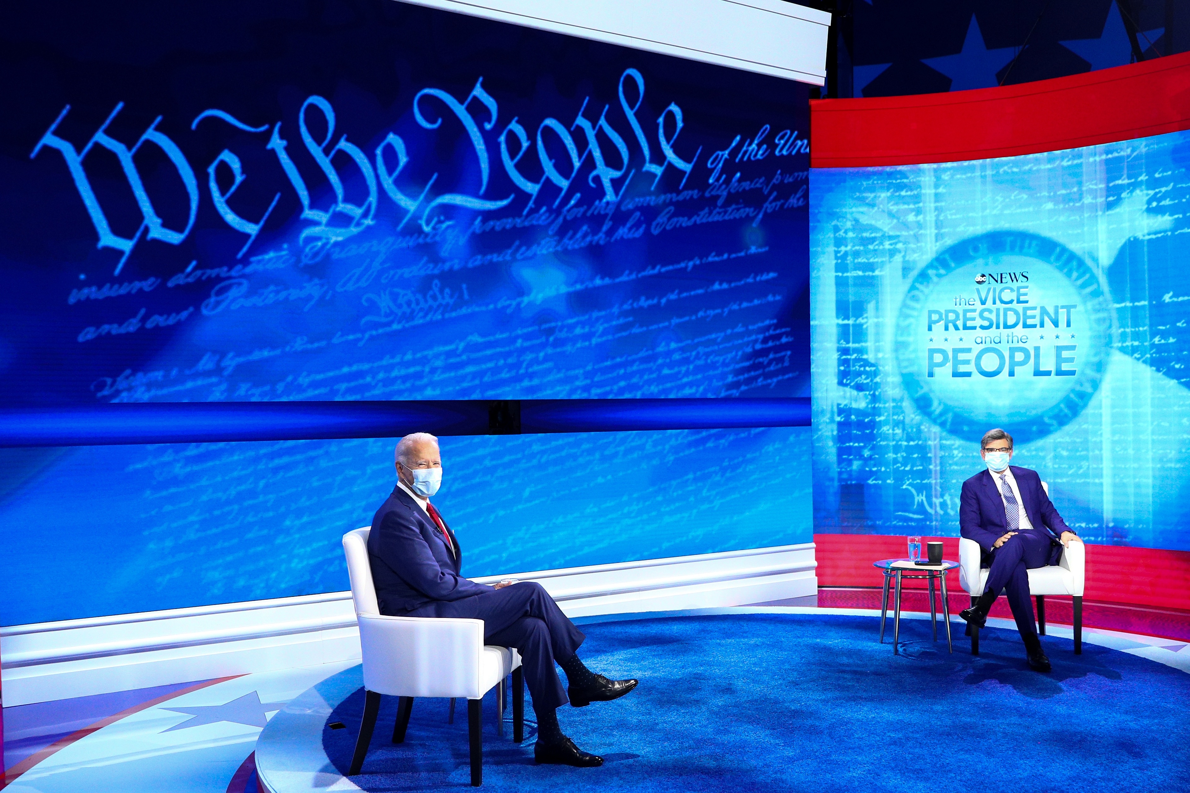 Trump,  Biden tranh luan truc tuyen anh 7