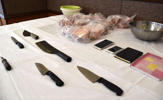 Nhat bat 4 nguoi Viet vi nghi giet mo lon trong can ho hinh anh