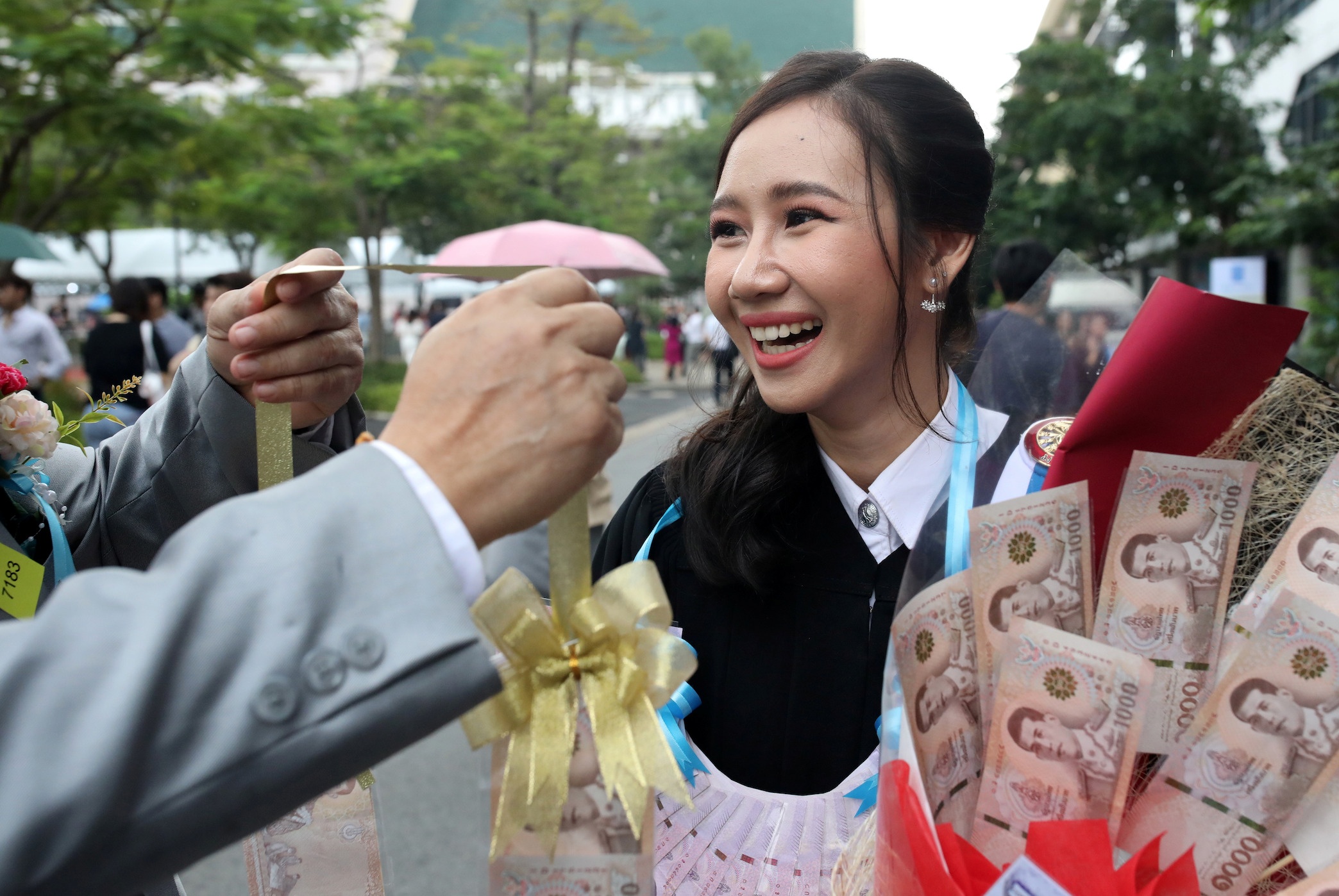 sinh vien Thai Lan tay chay le tot nghiep do vua chu tri anh 1