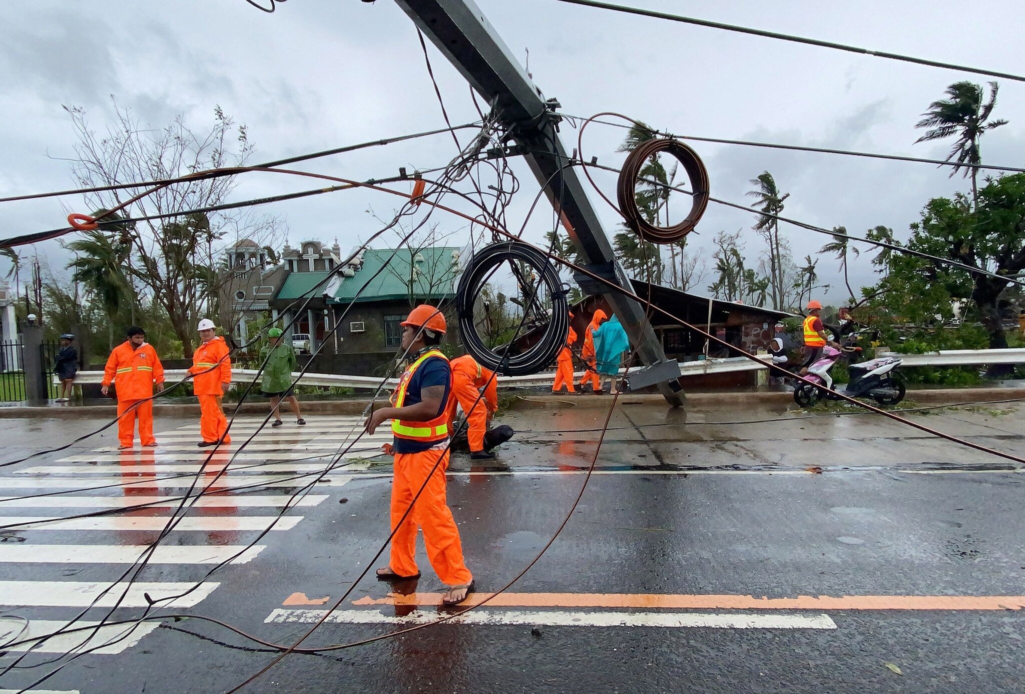 Manila tranh duoc su tan pha cua sieu bao Goni hinh anh