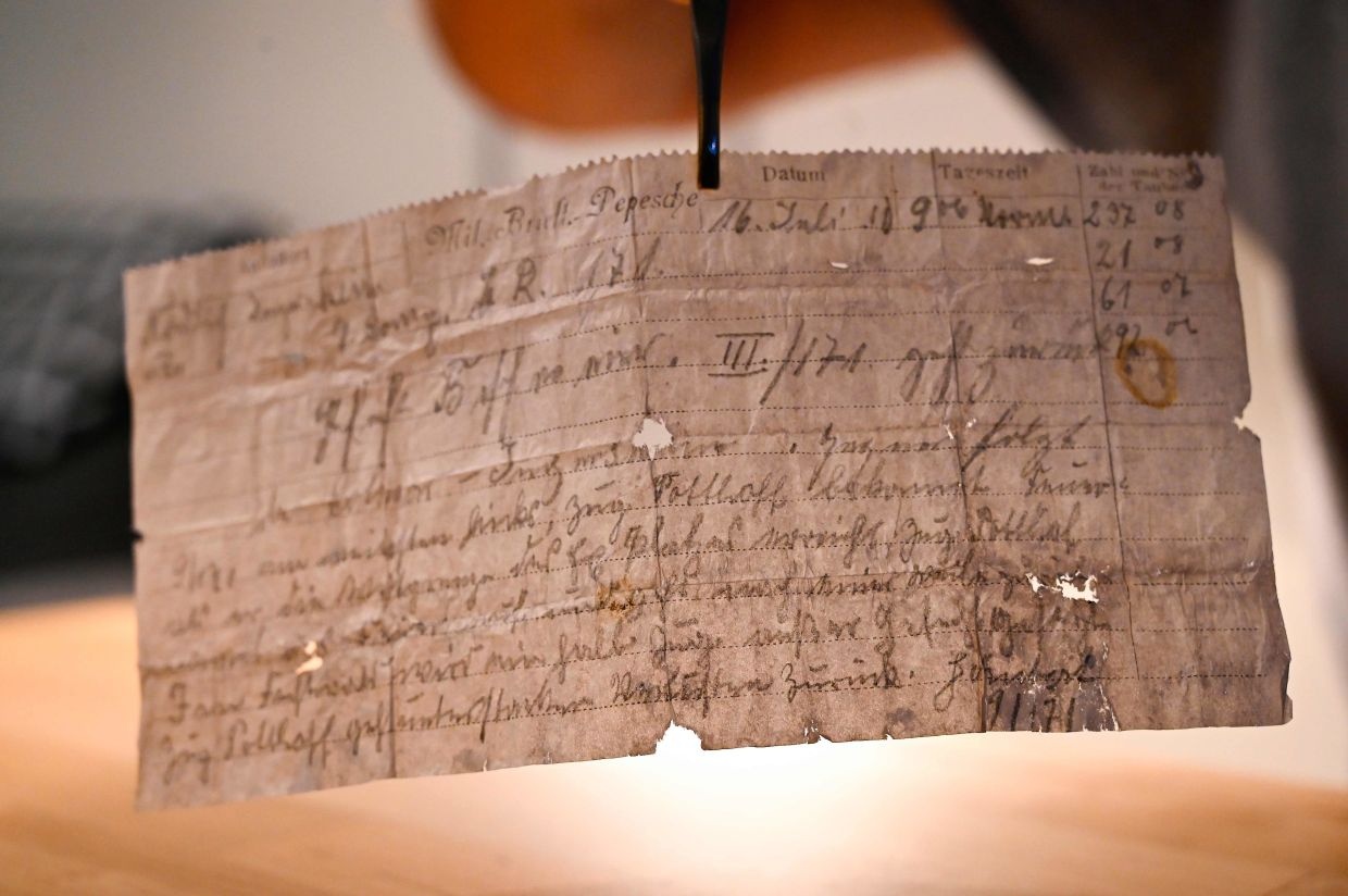 la thu gui bang chim bo cau hon 100 nam tuoi anh 1