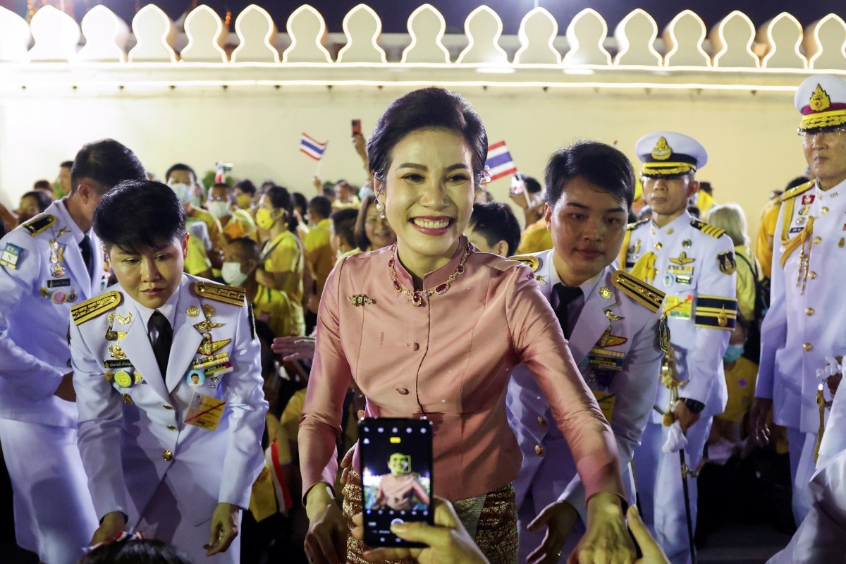 Hoang quy phi tro lai, hoang cung Thai Lan them song gio hinh anh