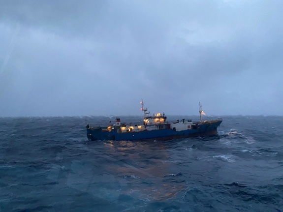 Hai quan Viet Nam giai cuu thanh cong tau Nga gap nan tren Bien Dong hinh anh