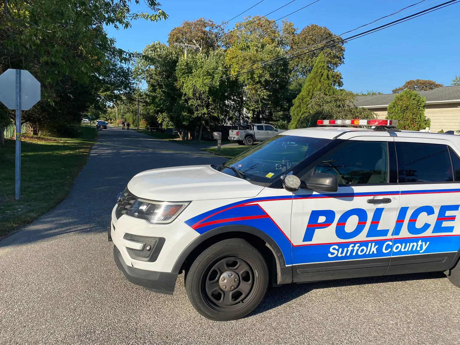 No sung truoc nha nghi si My, 2 nguoi bi thuong hinh anh