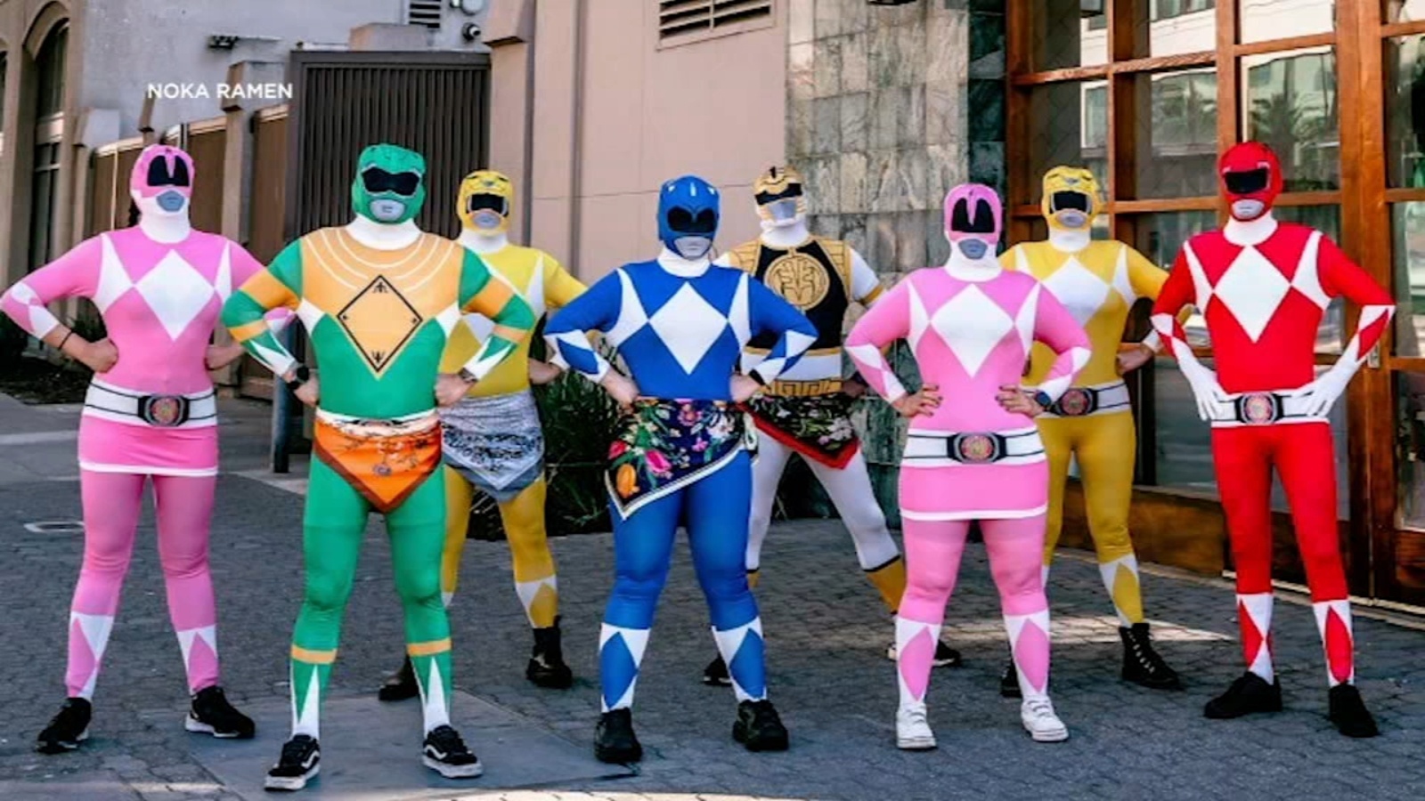 'Sieu nhan Gao' dung ra bao ve khi khach hang bi tan cong o My hinh anh