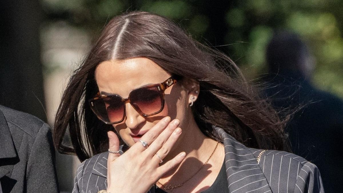 Nu y ta Anh hau toa vi goi dien tan tinh tu nhan hinh anh