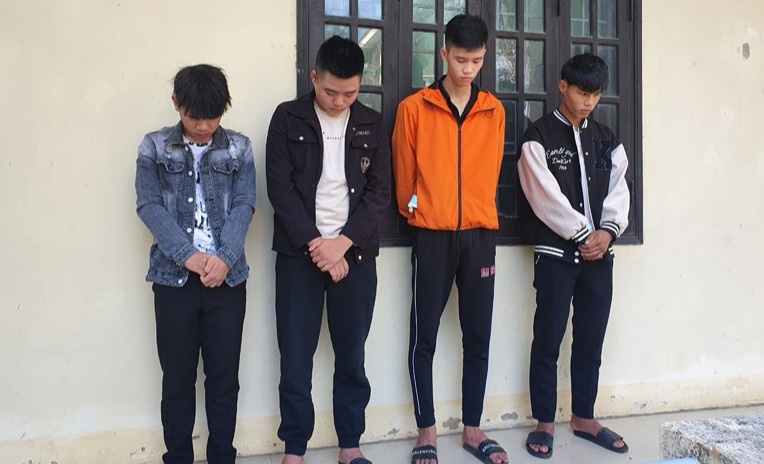 Bat giu nhom thanh nien chiem doat tren 8 ty dong hinh anh