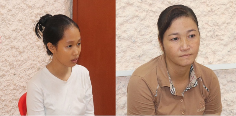 Bat 2 nguoi phu nu cuop giat day chuyen trong le hoi hinh anh