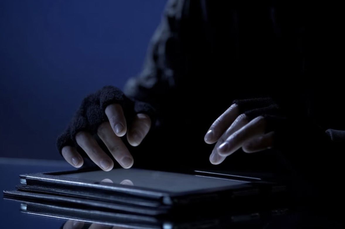 Canh sat Hong Kong chan 11.800 vu lua dao nho mot trang web hinh anh