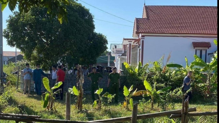 Chat cay do vao nha hang xom, nguoi dan ong bi chem tu vong hinh anh