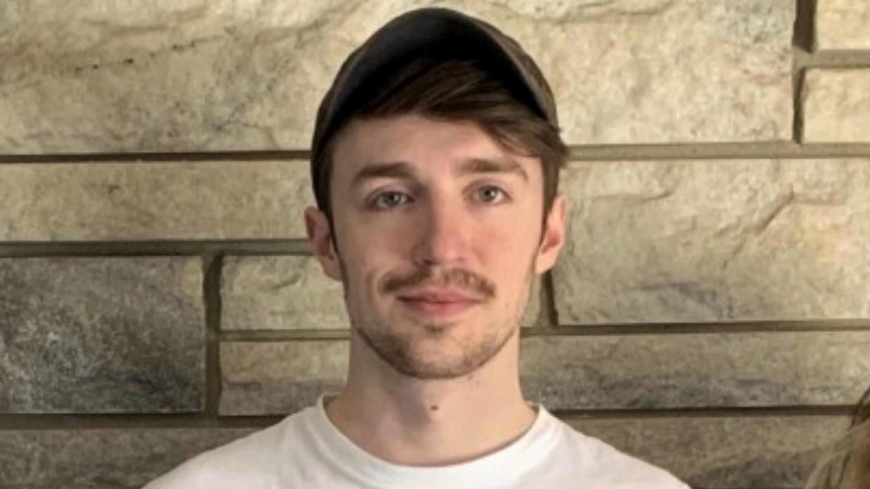 Cap vo chong My bi con trai sat hai, giau xac hinh anh