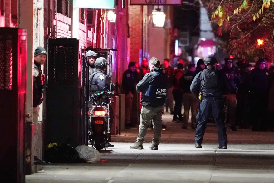 Dau sung voi canh sat, ke buon ma tuy bi ban chet o New York hinh anh