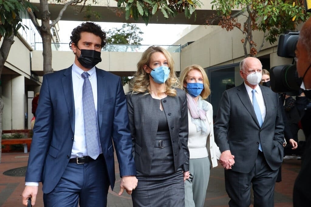 giam giu Elizabeth Holmes anh 1