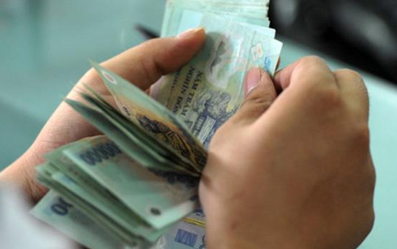 Lam gia phieu thu tien dat coc de lua dao chiem doat tai san hinh anh