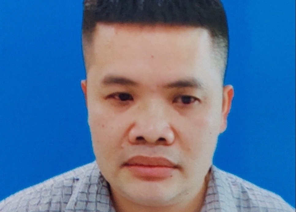 Khoi to nguoi dan ong nho giao hang ho de chiem doat tai san hinh anh