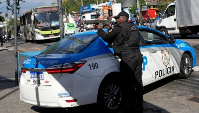 Nam sinh xa sung vao truong hoc cu, 16 nguoi thuong vong o Brazil hinh anh