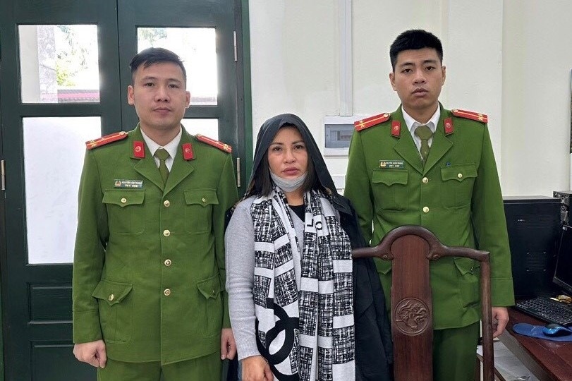 Phau thuat tham my de tron truy na, nguoi phu nu sa luoi sau 16 nam hinh anh