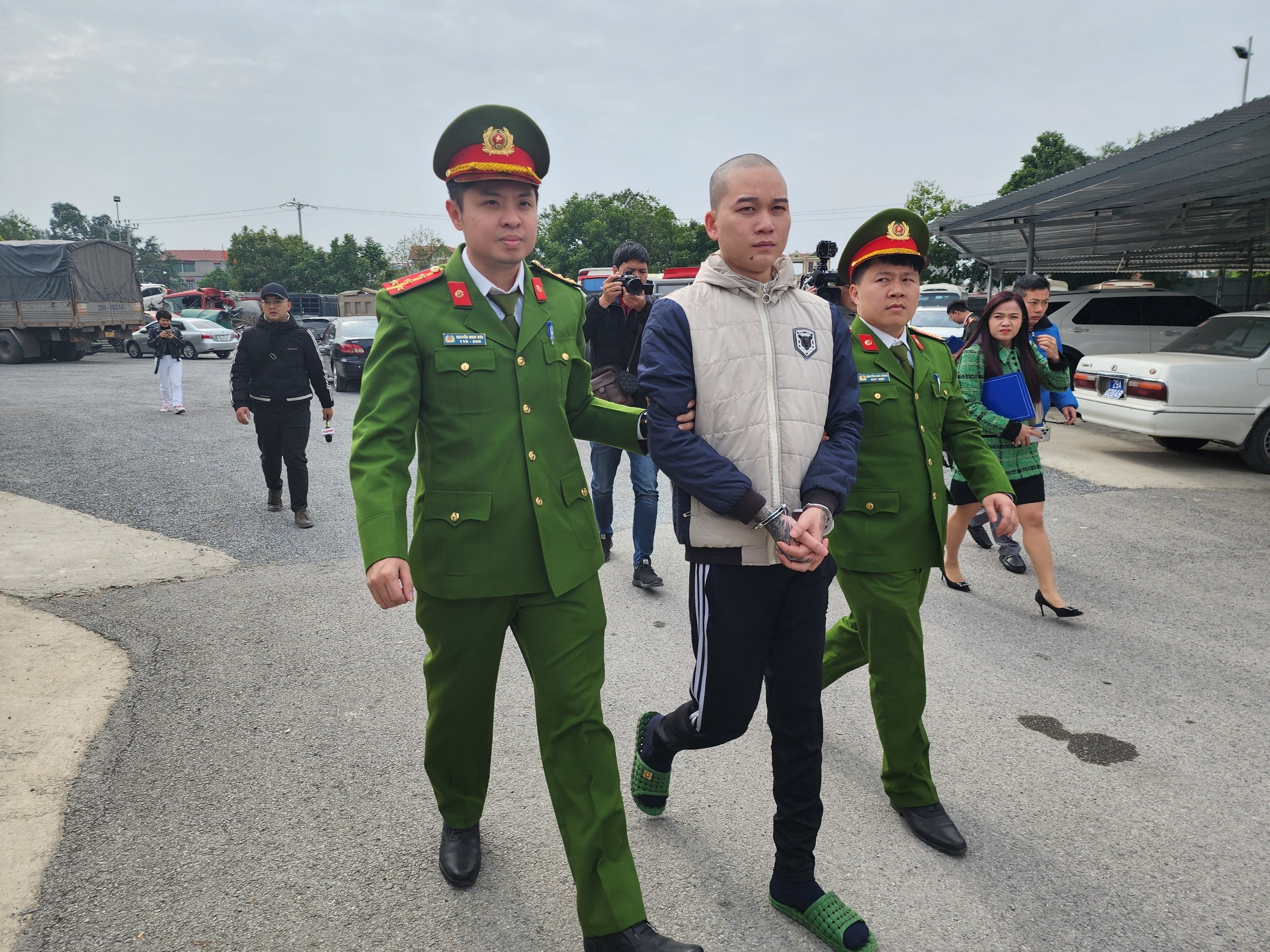 tàng trữ pháo ảnh 1 tang tru phao anh 1