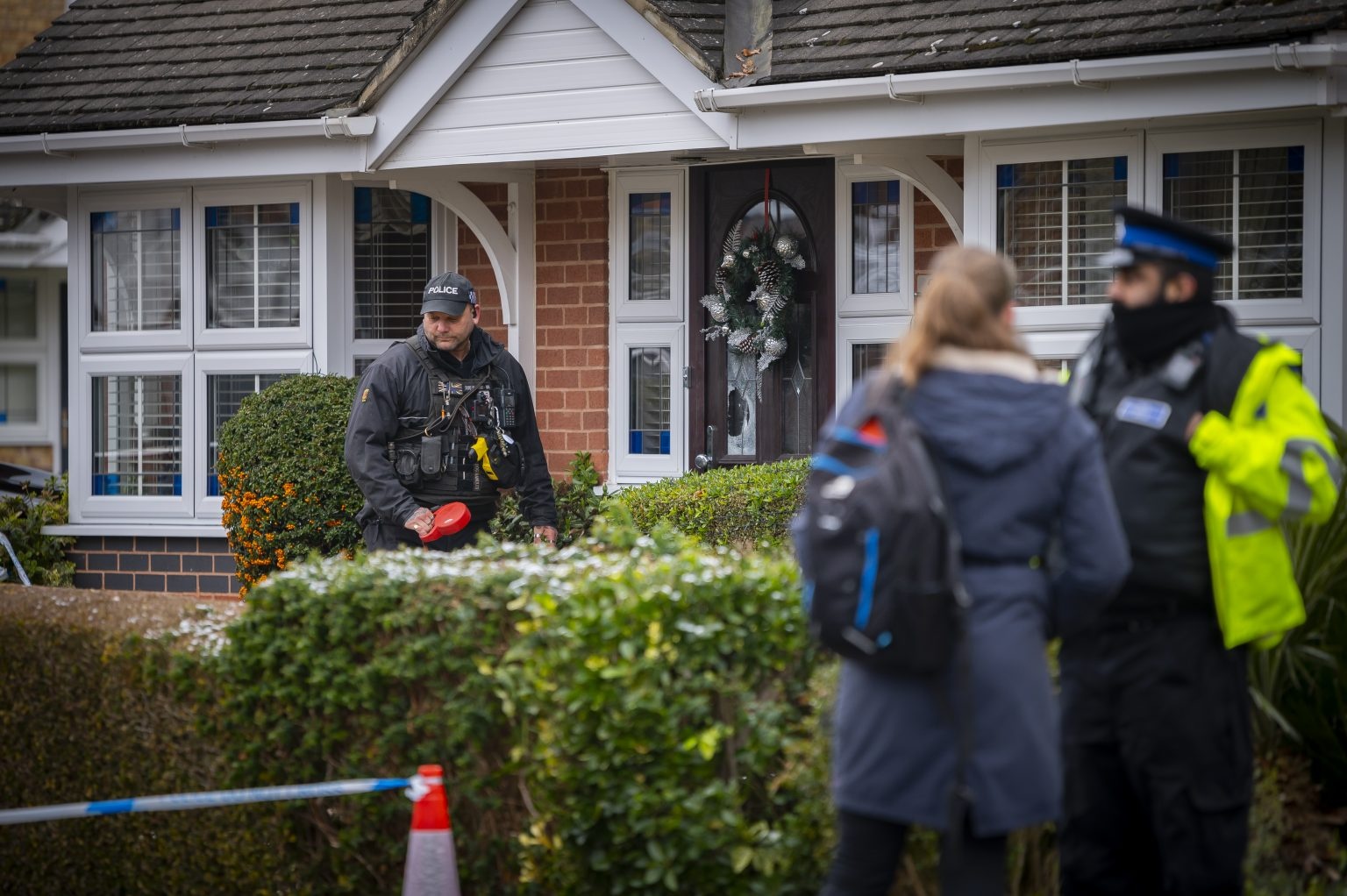 Tay sung ban vao nha cuu cau thu Man City roi bo tron hinh anh