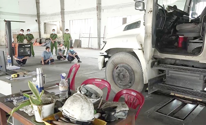 Lat tay thu doan cua 9 trung tam dang kiem hinh anh