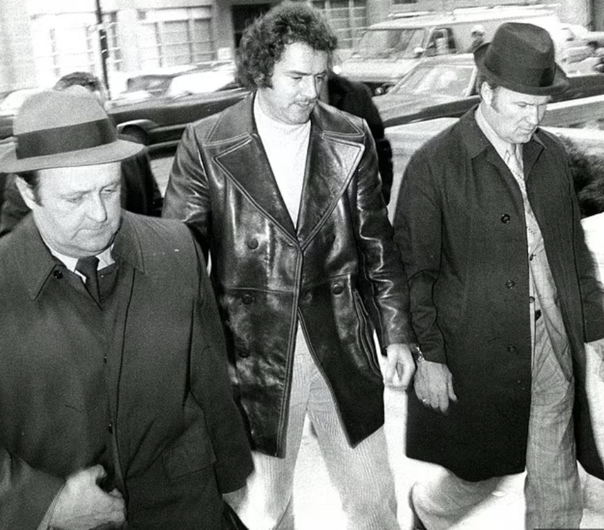 Cuu trum mafia My chet trong tu hinh anh