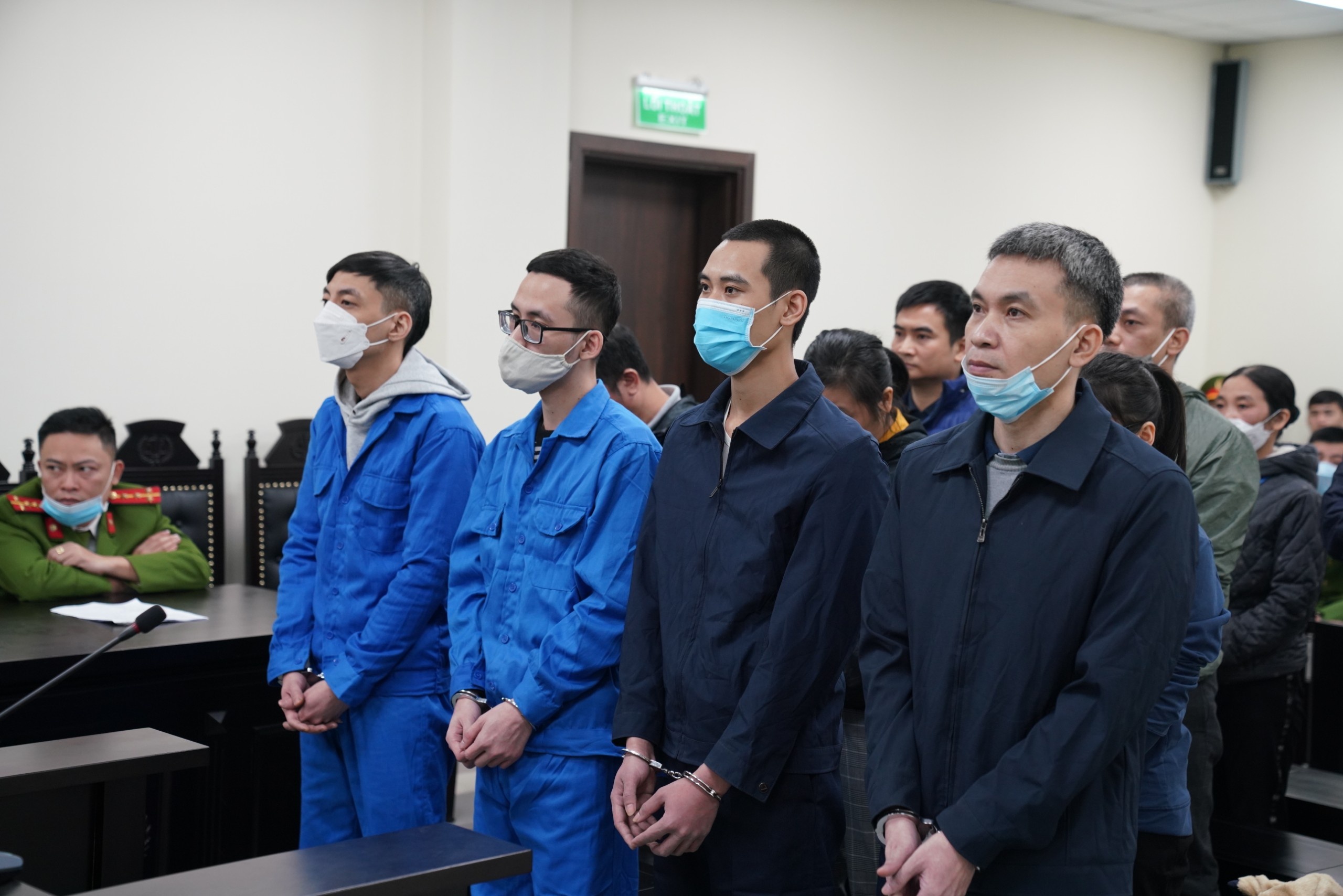 chuyen tien trai phep anh 1