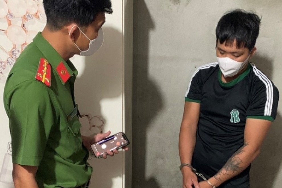 Khoi to 2 nguoi tang tru trai phep phao no o Binh Duong hinh anh