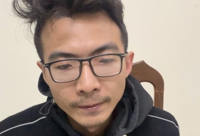 Dap ban tho, doa giet con trai de ep me cho tien tra no hinh anh