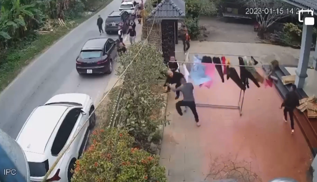 Truy tim nghi pham cam dau di doi no thue danh nhieu nguoi bi thuong hinh anh