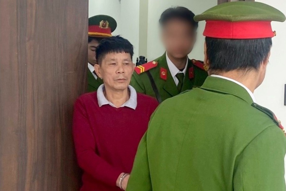 Cham lua dot nha, nguoi dan ong linh an 9 nam tu hinh anh