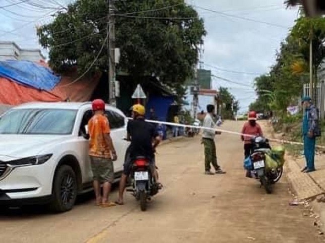 Chong dam vo tu vong vi ghen tuong hinh anh