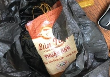 Giau ma tuy trong goi bun ngo hinh anh