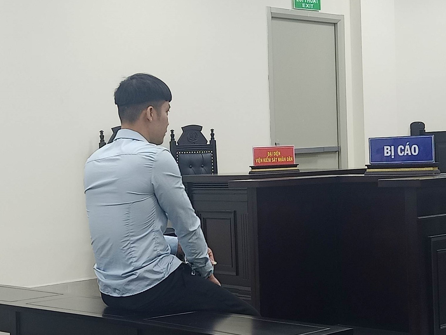 Dot xuong may vi ghen tuong, nguoi dan ong linh 9 nam tu hinh anh