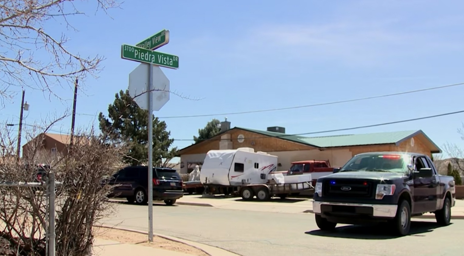 Nham dia chi nha nghi pham, canh sat My ban chet nguoi vo toi hinh anh