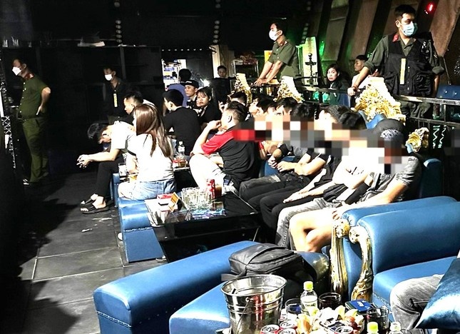 Dot kich quan karaoke anh 1