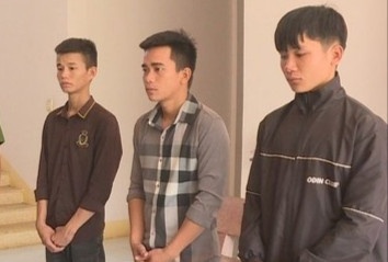 Khoi to nhom thanh nien chem nguoi tai quan bida hinh anh