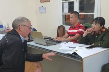 Bat khan cap nghi pham sat hai vo nguoi Viet hinh anh