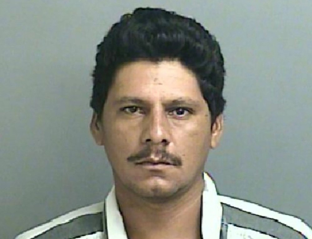 My bat giu nghi pham giet 5 nguoi trong ngoi nha hinh anh