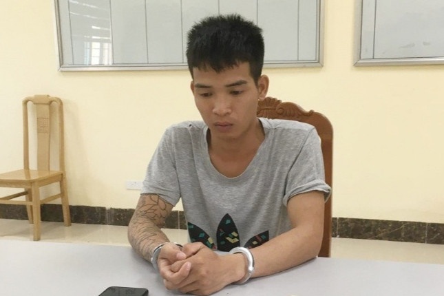 Nam thanh nien chiem doat tien cua nhieu nguoi hinh anh