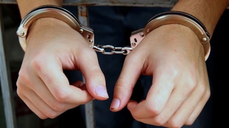 Bat giu nam cong nhan chuyen moc cop xe trom tai san cua dong nghiep hinh anh