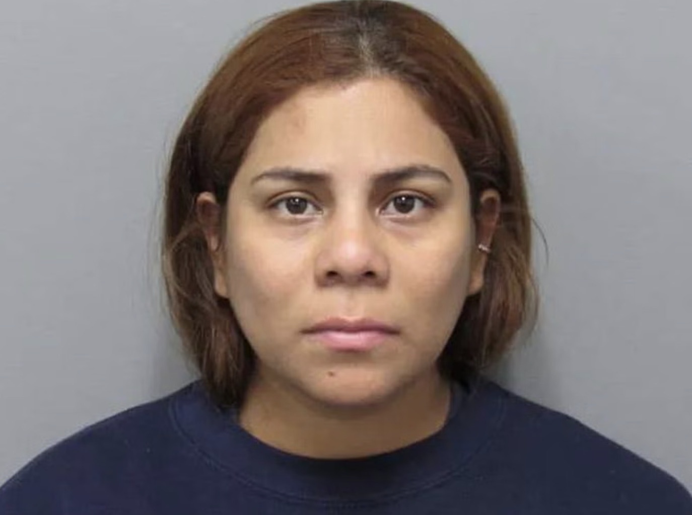 Nguoi phu nu My bo mac con 16 thang tuoi mot minh de di du lich hinh anh